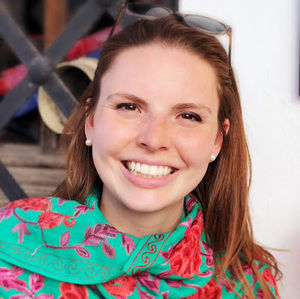 Meet your Posher, Larissa
